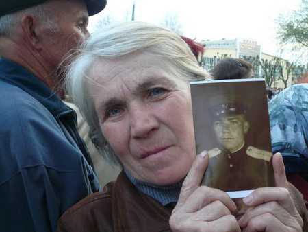 09:57 Накануне Дня Победы в городе Шумерли зажглись тысячи Свечей Памяти